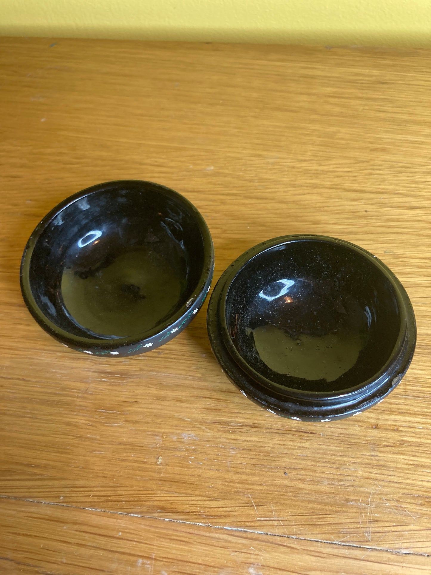 Vintage Lacquered Black Trinket Box With Flower Design On Top And On Rim - Bloom & Heirloom Vintage Decor