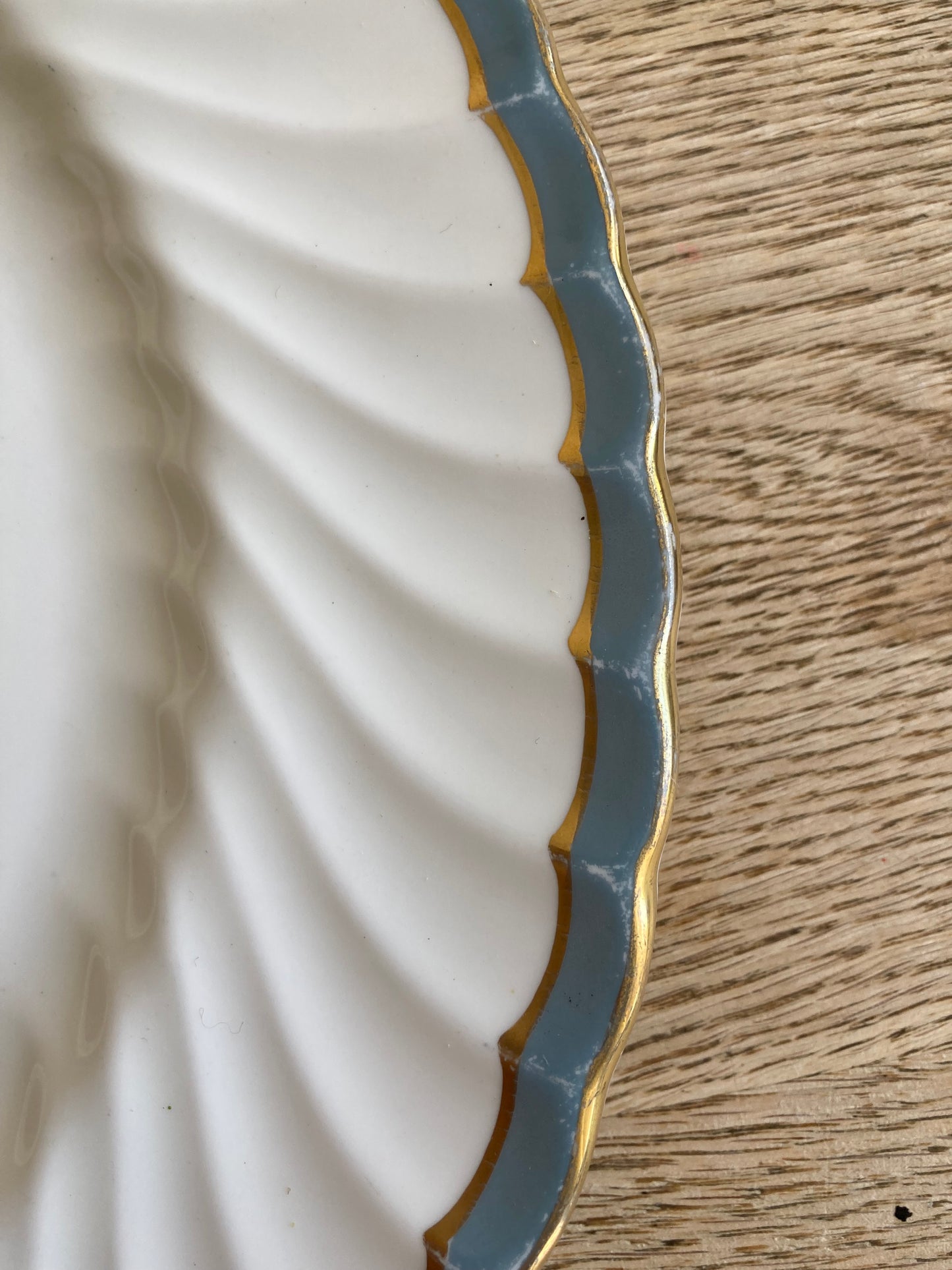 Aynsley Bone China 10 1/2” Gold Scalloped Handpainted Floral Dinner Plate