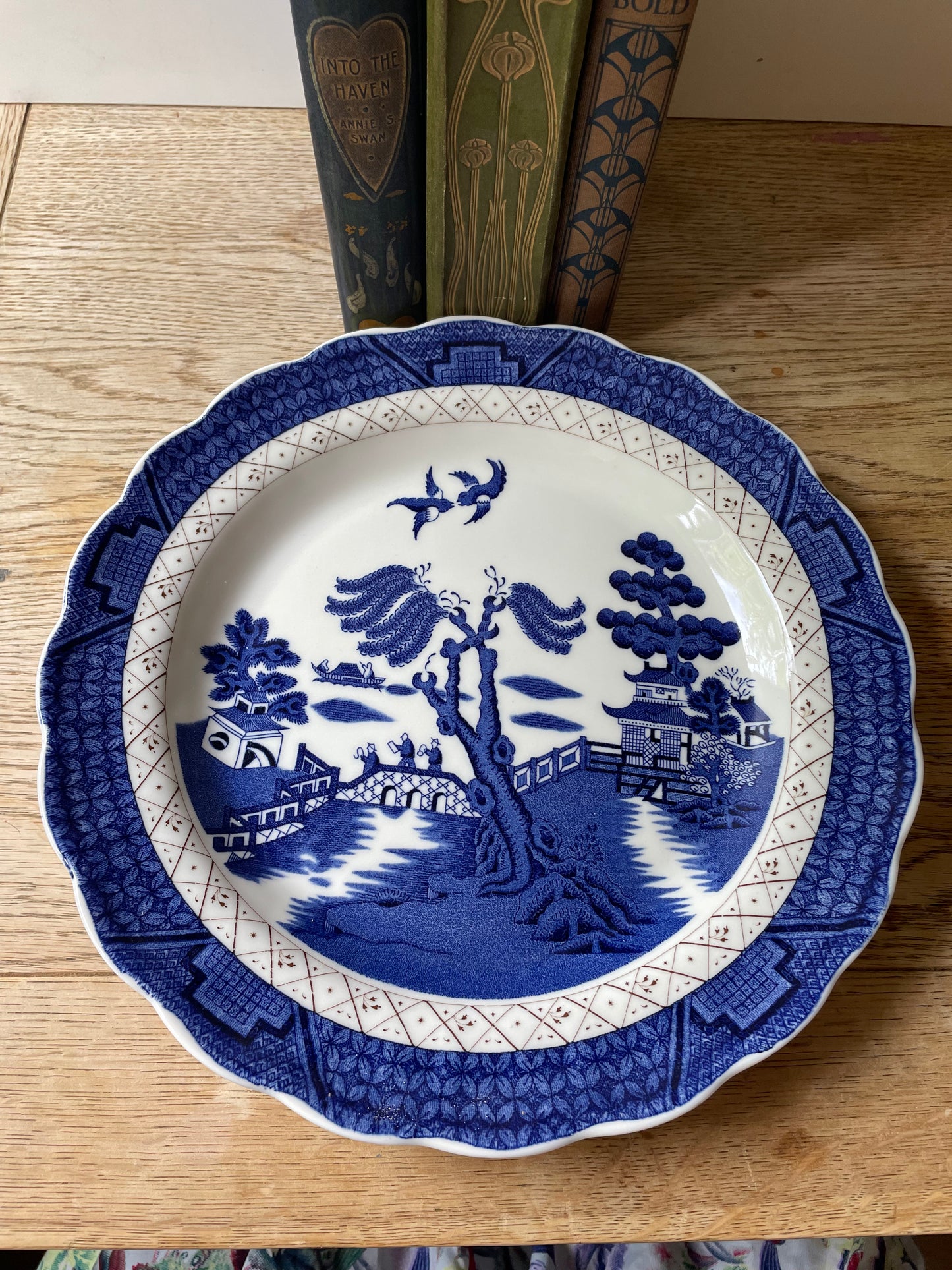 Royal Doulton 1981 "The Majestic Collection" Booth's Old Willow Large Plate