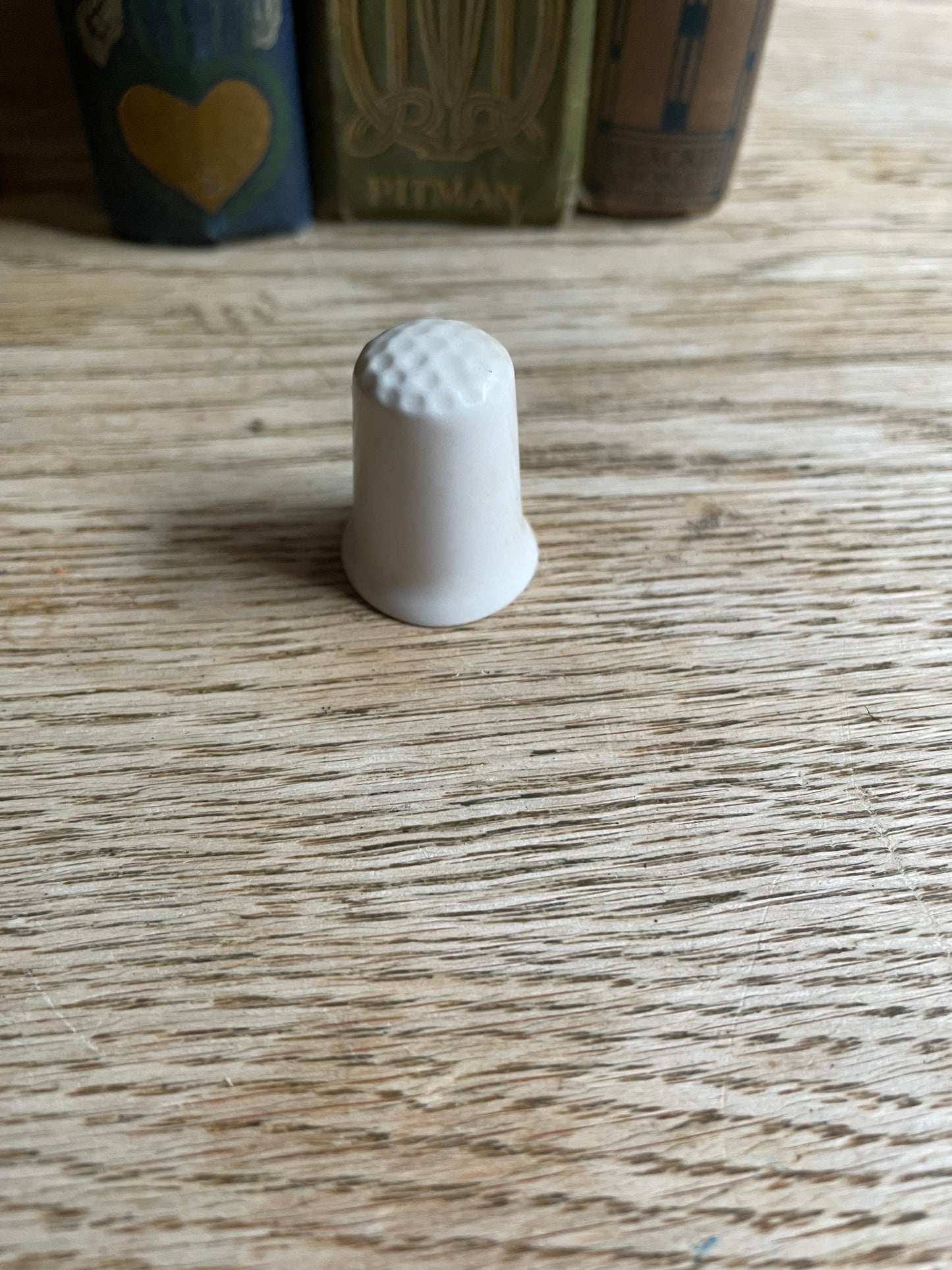 Chelsea Lion Decorated English Bone China Thimble