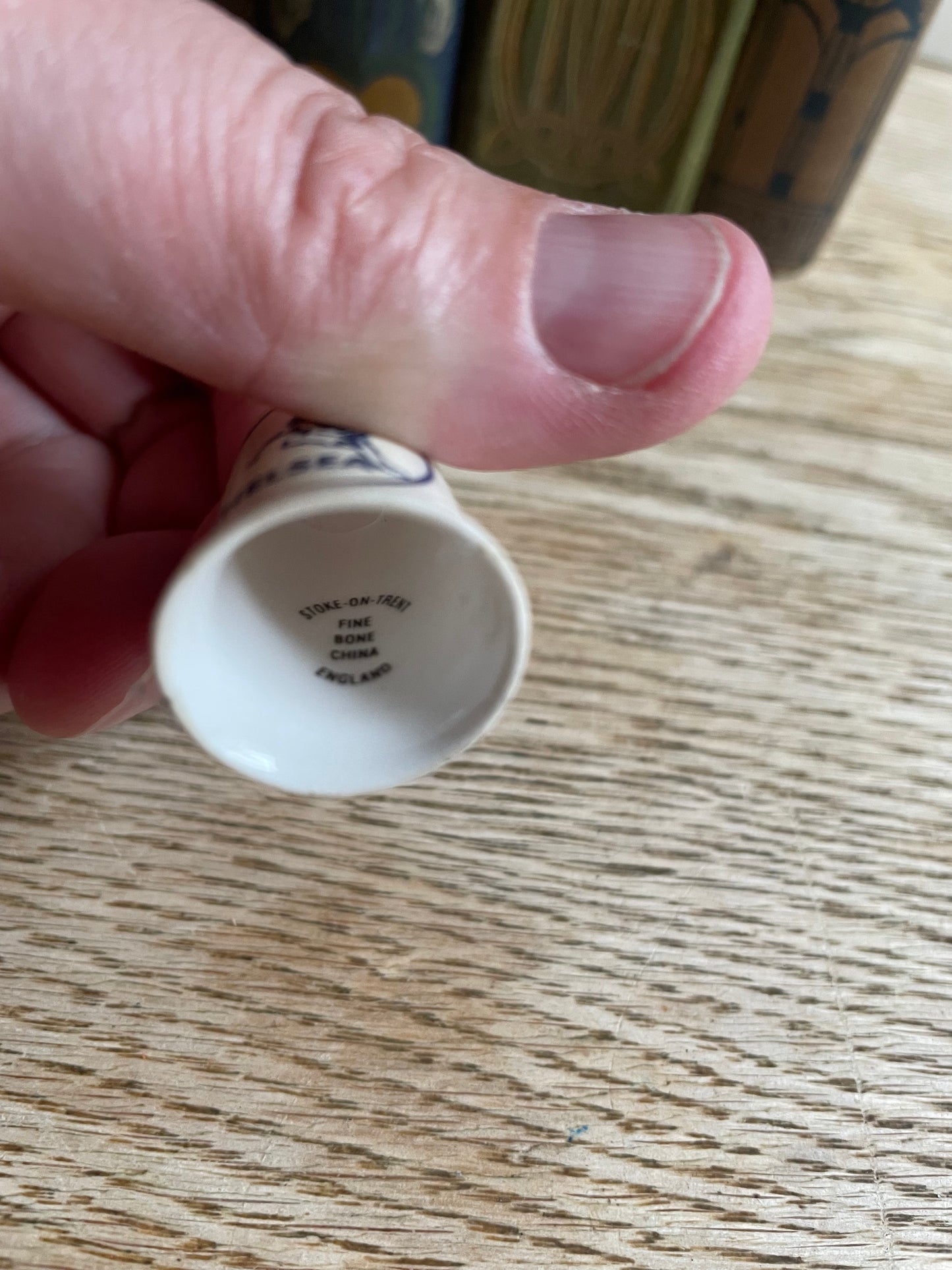 Chelsea Lion Decorated English Bone China Thimble