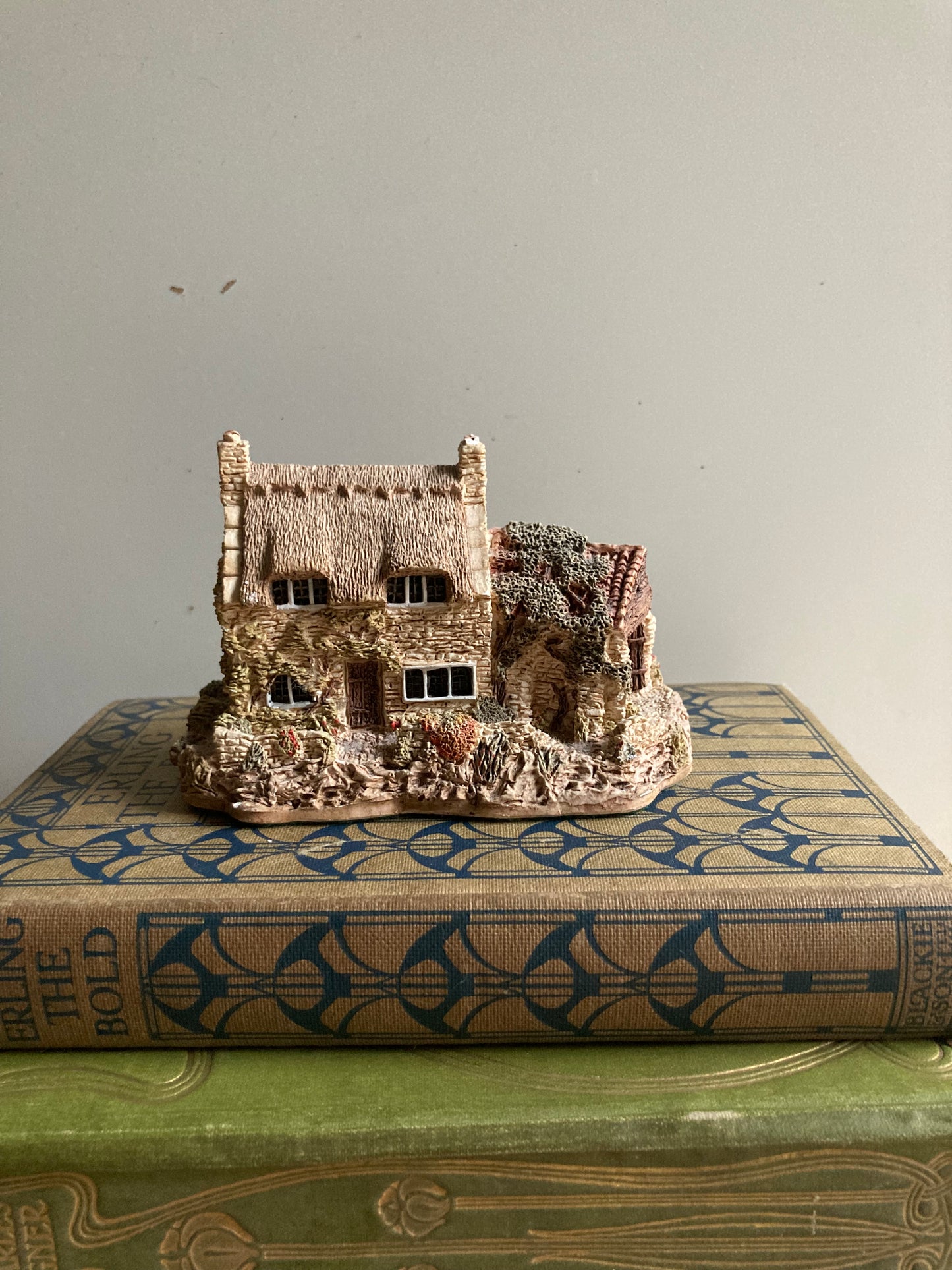 Lilliput Lane Cobblers Cottage