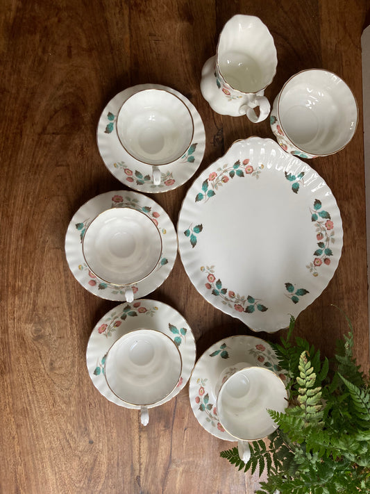 Richmond Strawberry Plant Tea Set, Cake Plate, Sugar Bowl, Jug & 4 Cups & Saucers