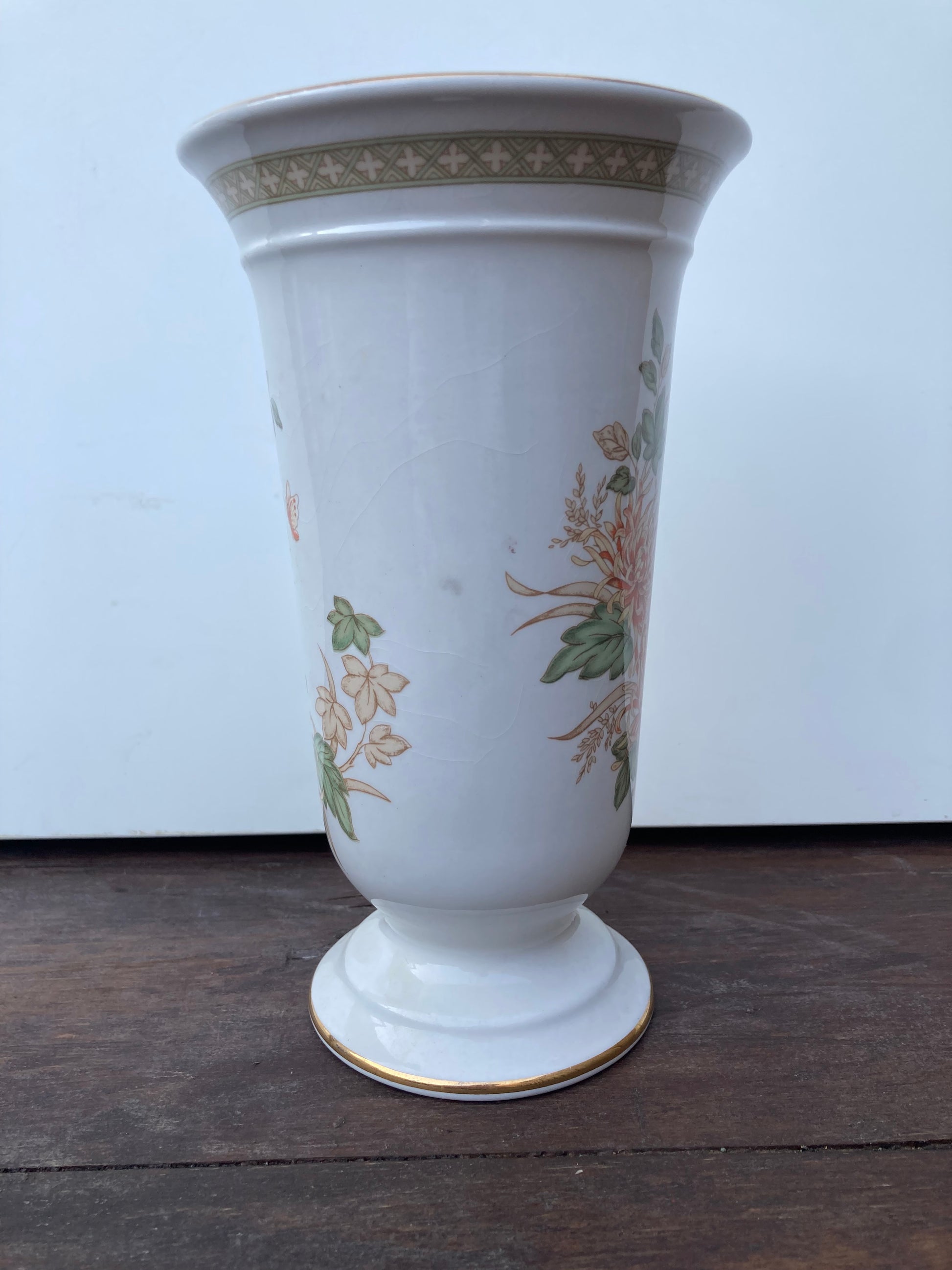Vintage St Michael’s Chrysanthemum Vase 2185/5741 - Bloom & Heirloom Vintage Decor