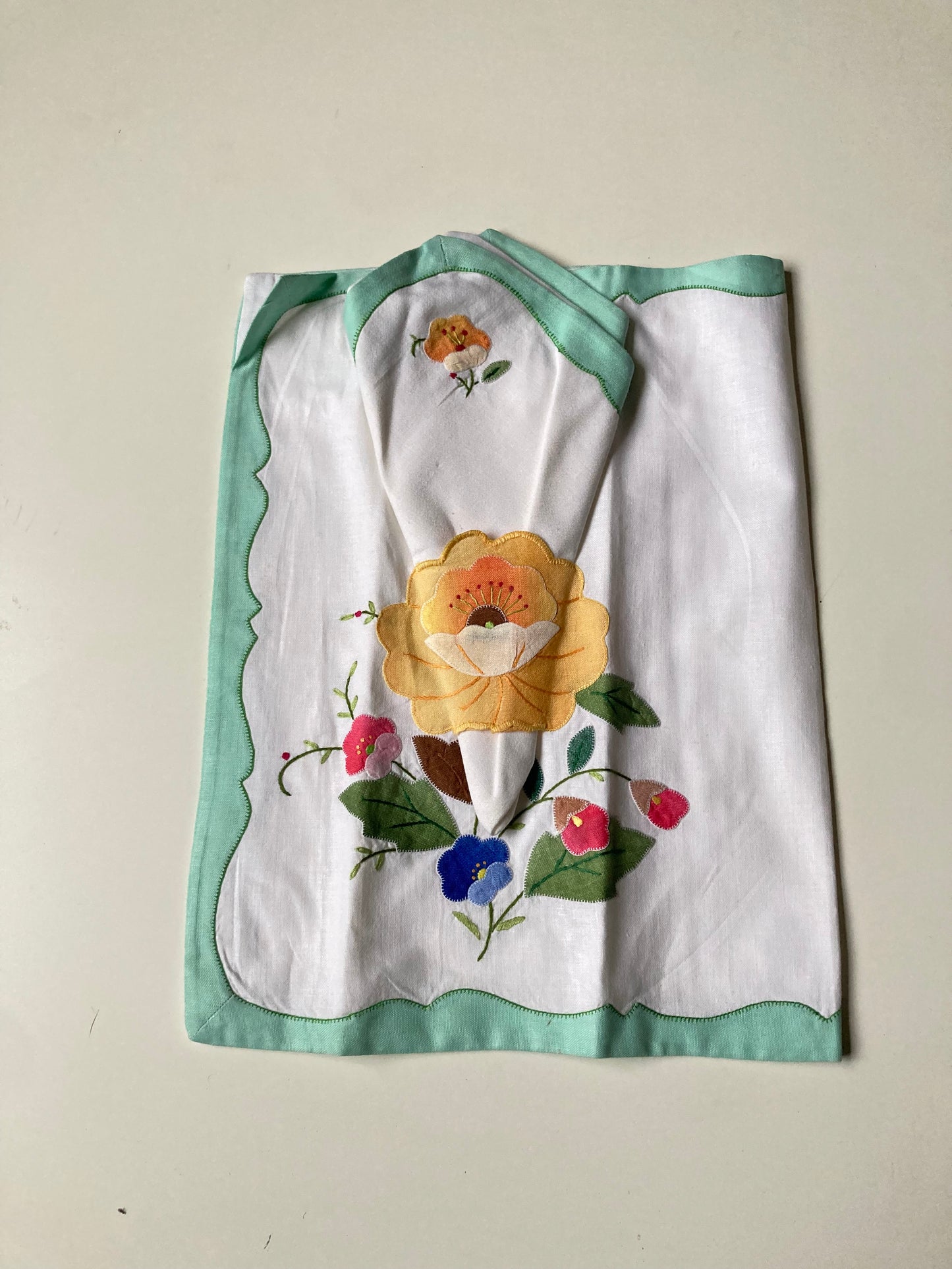 Vintage Floral Appliqué Placemat & Napkin Set - 1980s Cotton Table Linens
