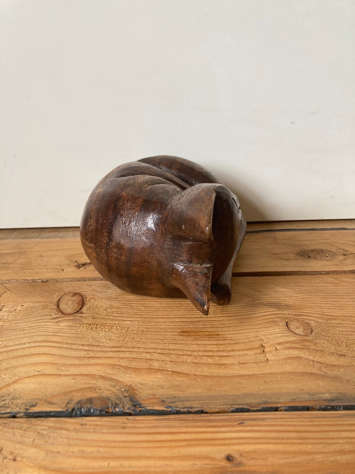 Carved Wooden Sleeping Cat Figurine Brown Cat Ornament Sculpture