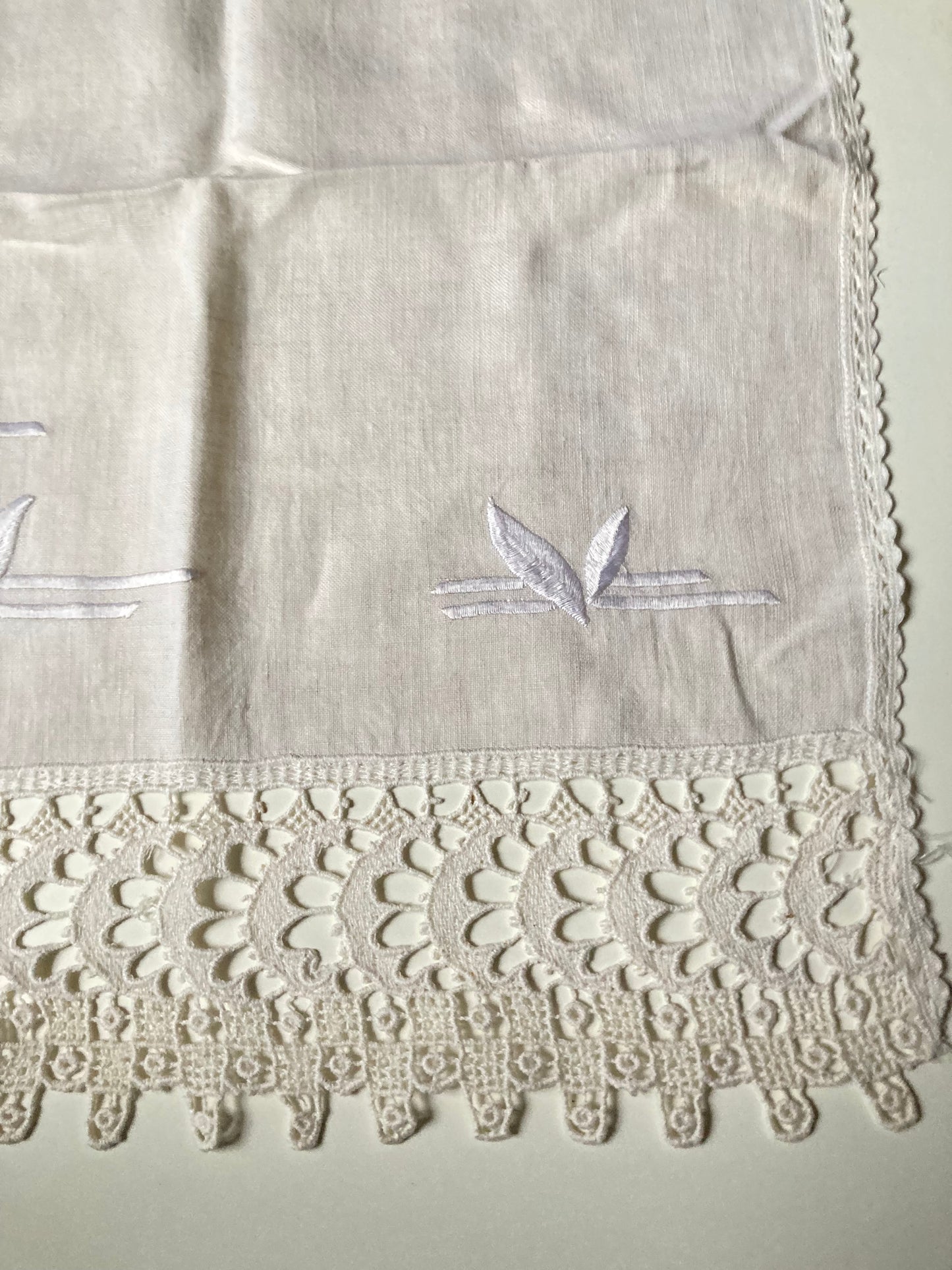 Vintage Linen Sofa and Chair x 2 Back Cover Lace Edged Leaf Detail