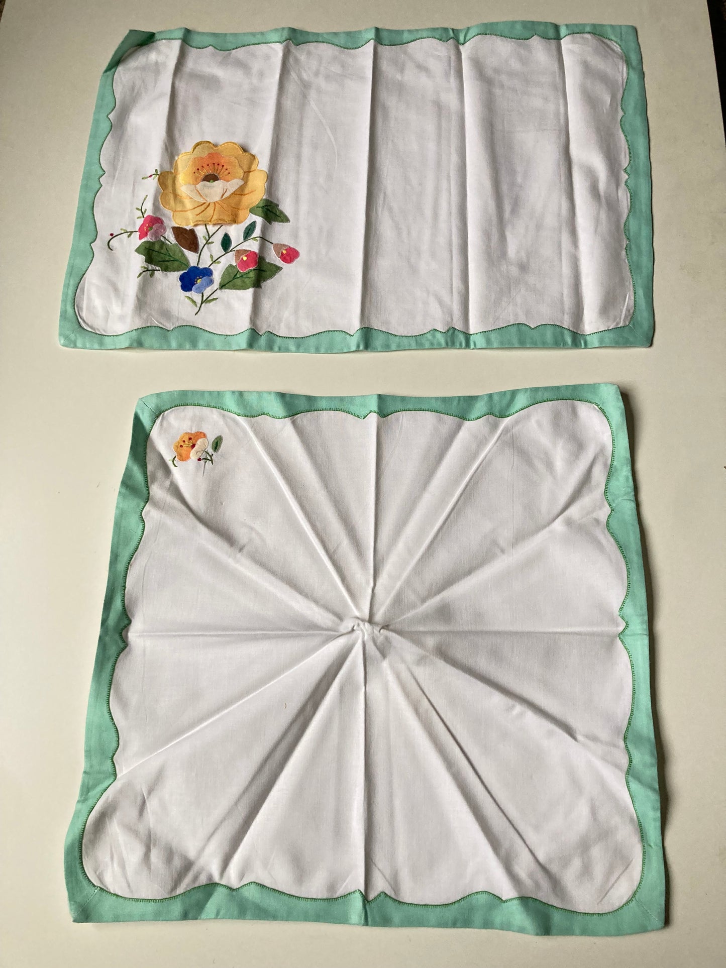 Vintage Floral Appliqué Placemat & Napkin Set - 1980s Cotton Table Linens
