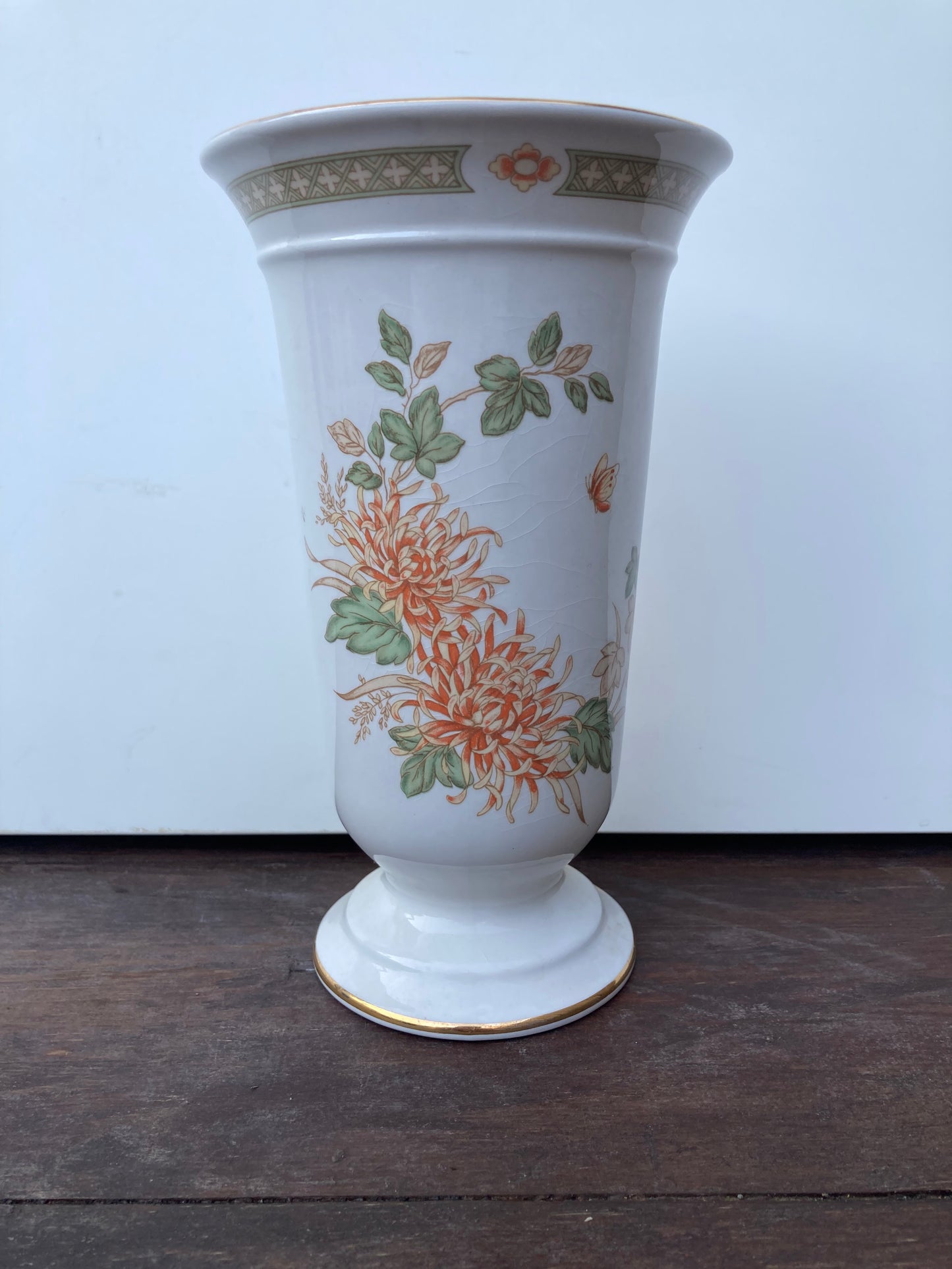 Vintage St Michael’s Chrysanthemum Vase 2185/5741 - Bloom & Heirloom Vintage Decor