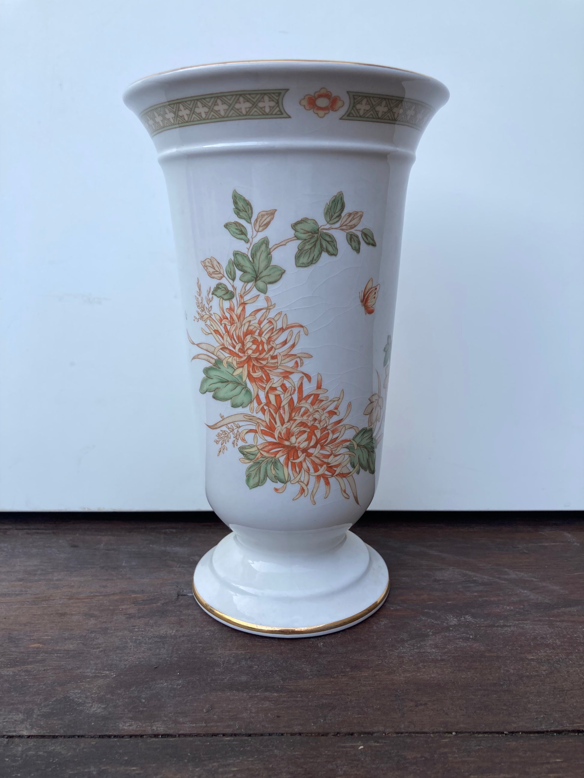 Vintage St Michael’s Chrysanthemum Vase 2185/5741 - Bloom & Heirloom Vintage Decor