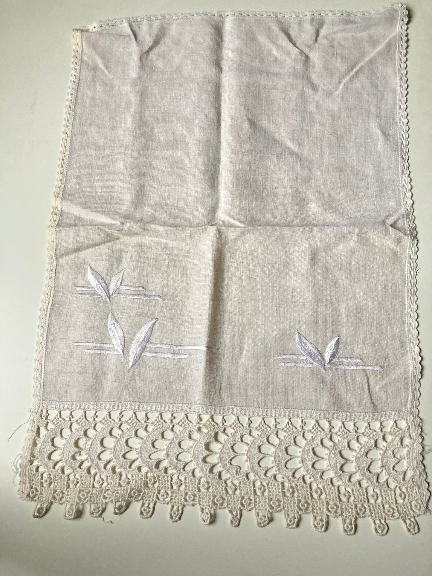 Vintage Linen Sofa and Chair x 2 Back Cover Lace Edged Leaf Detail