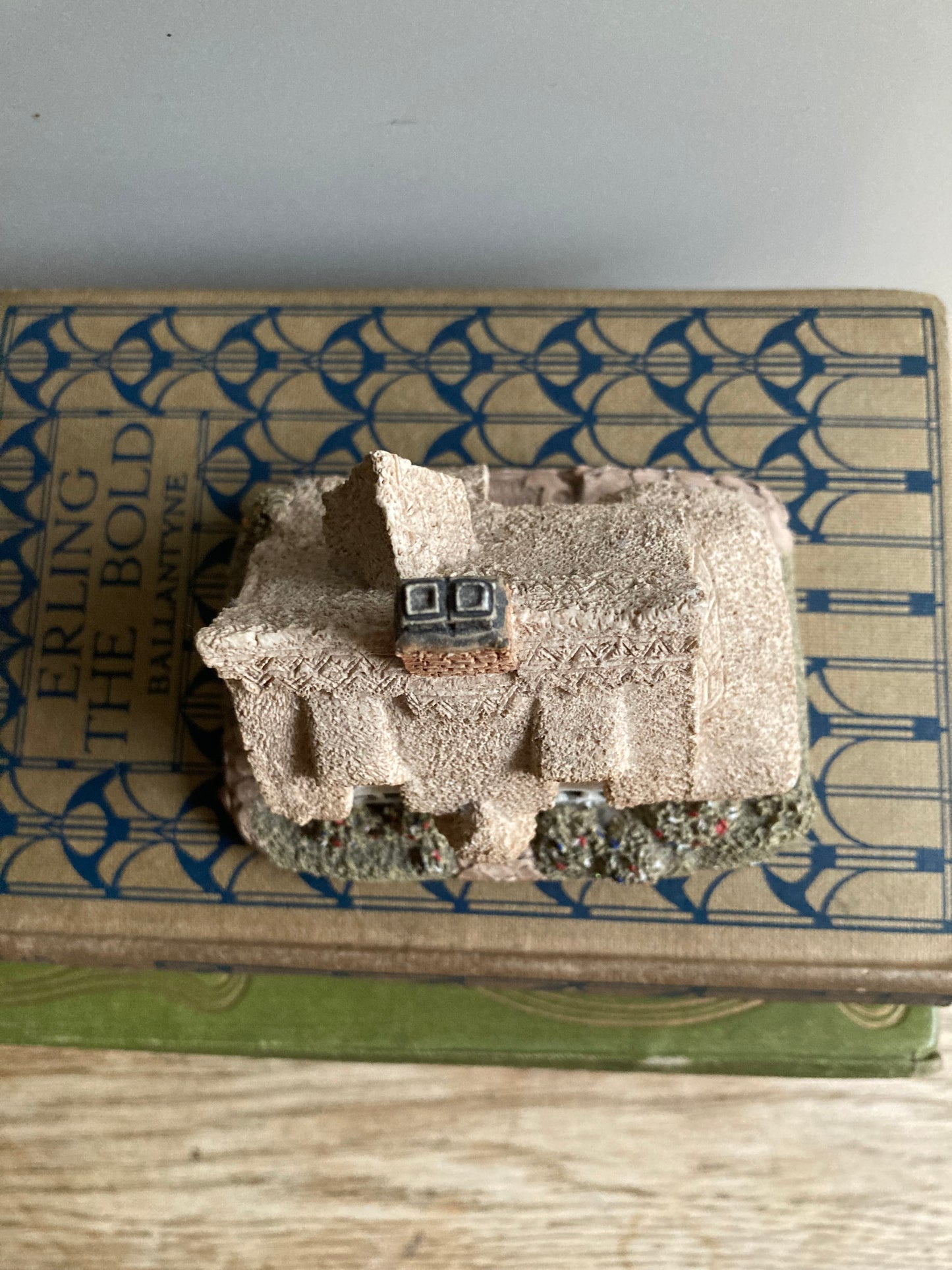 Lilliput Lane Clare’s Cottage