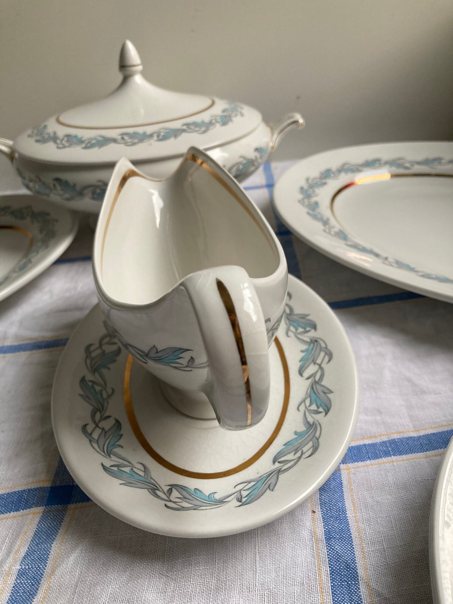 Moonstone By Chinastyle Dinner Set Terrine,2 Serving Plates, Gravy Boat and 6 Dinner Plates