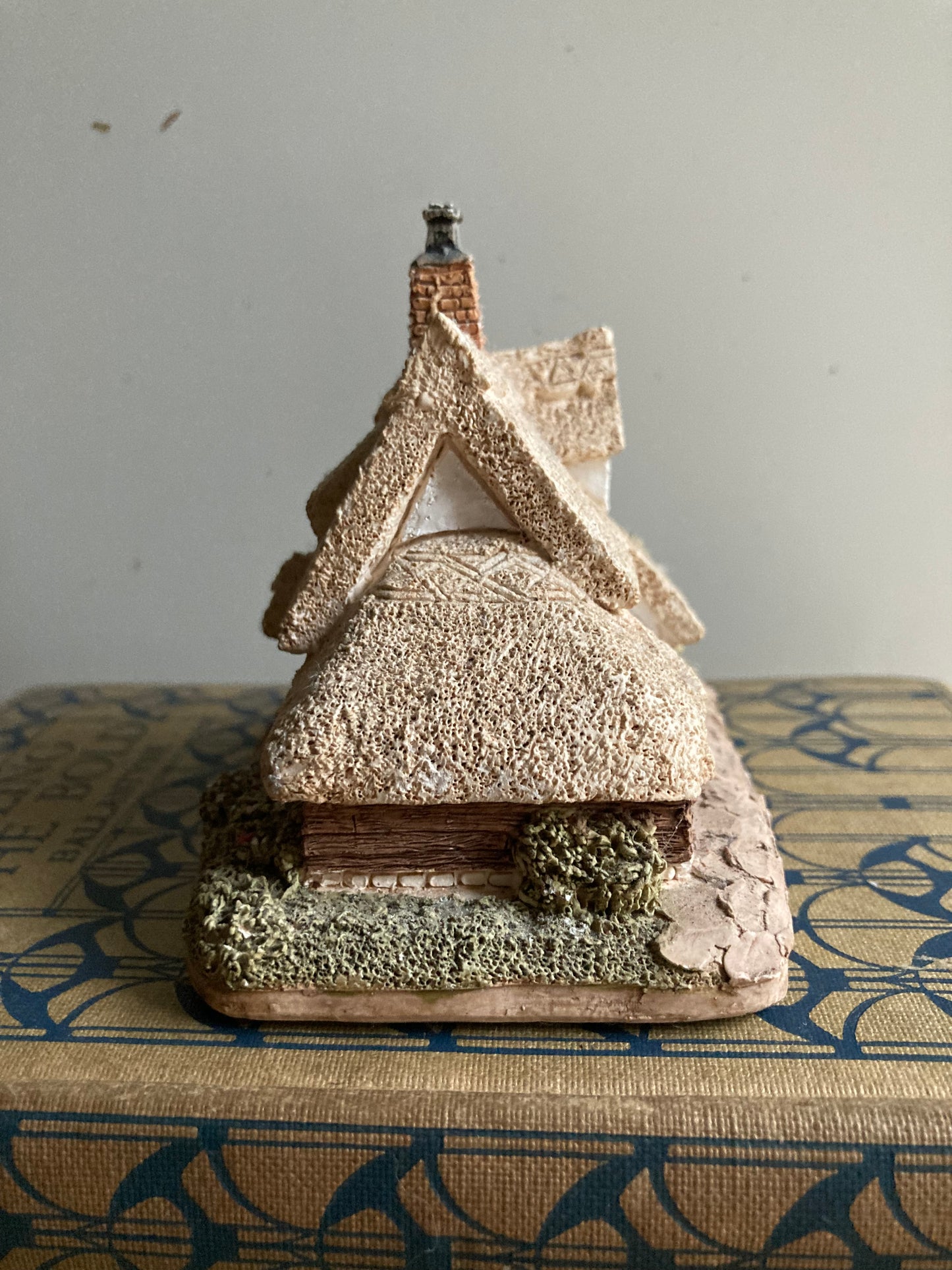 Lilliput Lane Clare’s Cottage