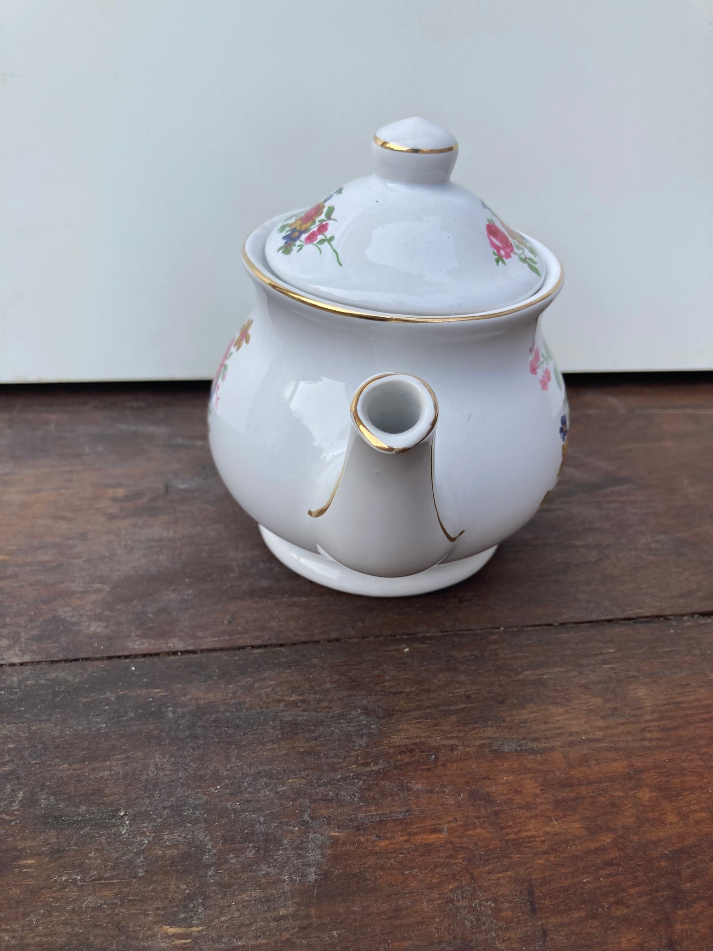 Vintage Sadler Windsor Teapot  Pink Roses  Gold Trim  England 1940's