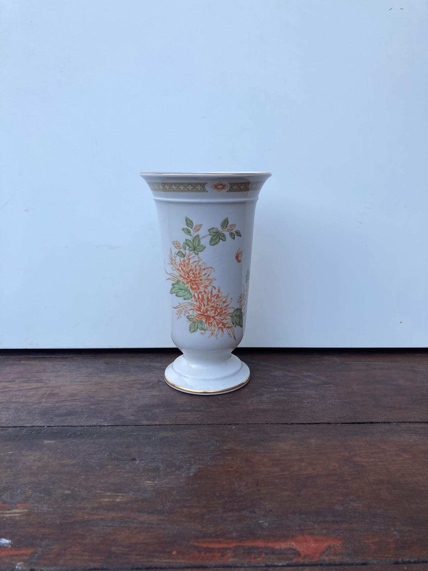 Vintage St Michael’s Chrysanthemum Vase 2185/5741 - Bloom & Heirloom Vintage Decor