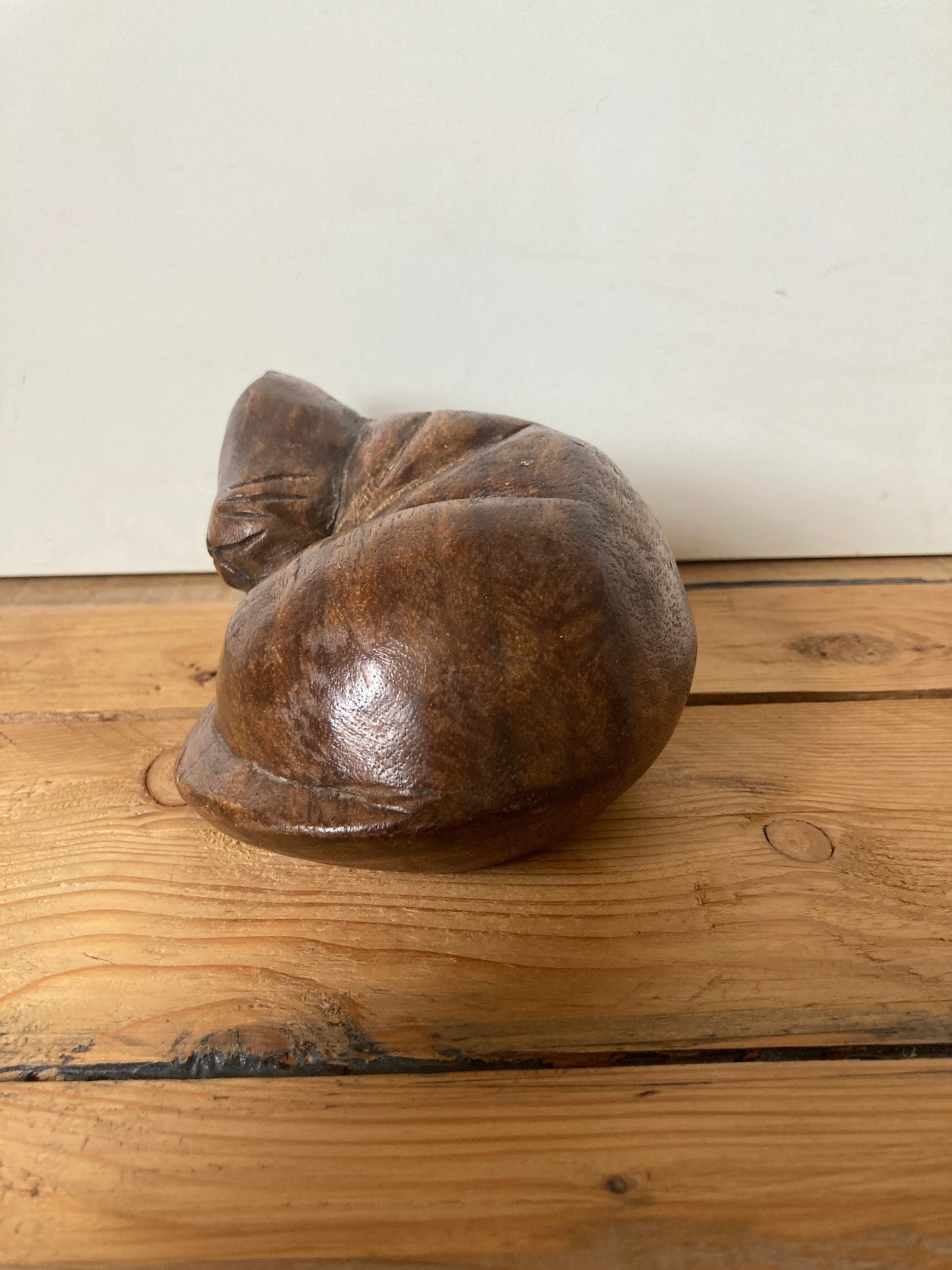 Carved Wooden Sleeping Cat Figurine Brown Cat Ornament Sculpture