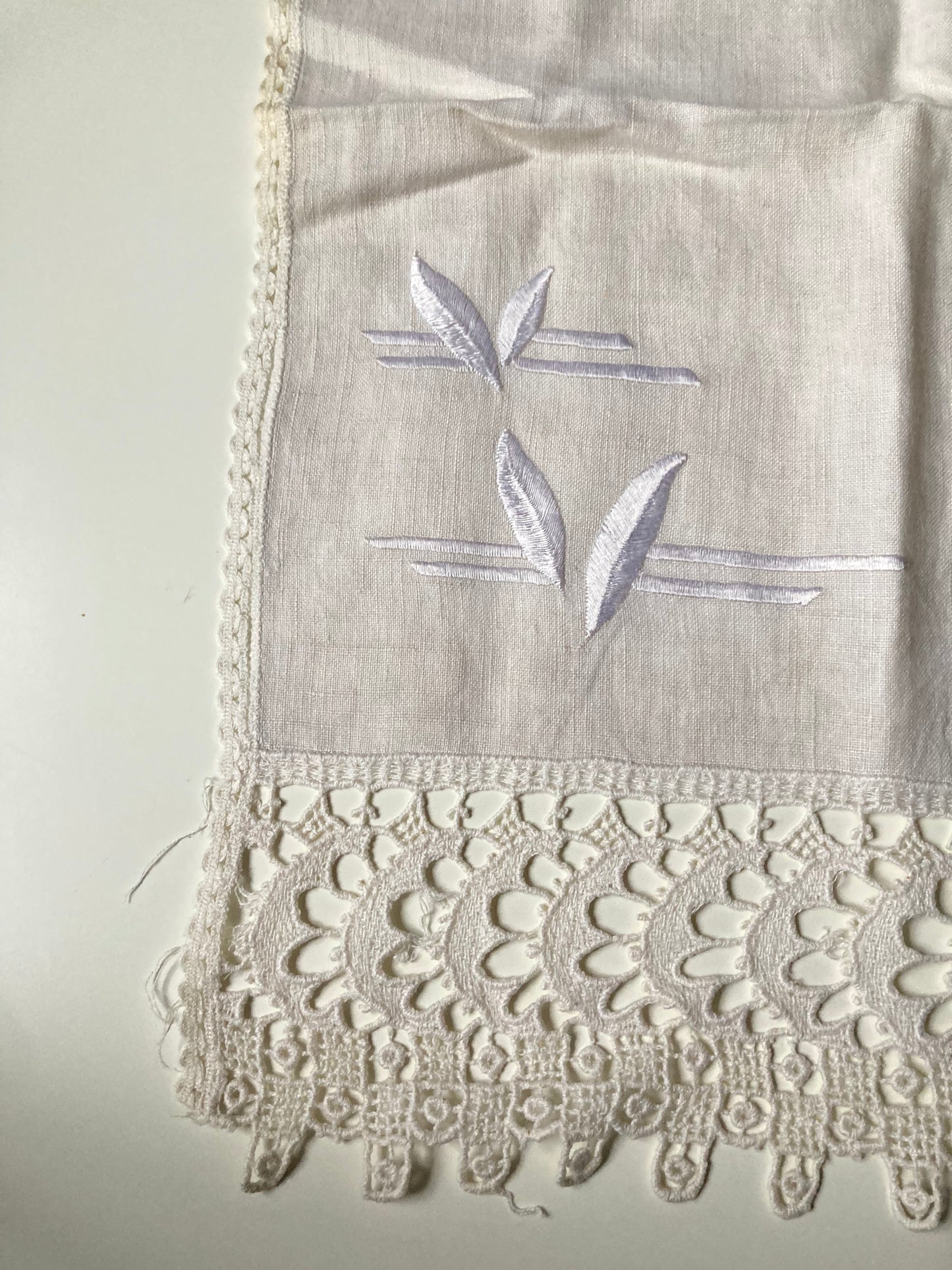 Vintage Linen Sofa and Chair x 2 Back Cover Lace Edged Leaf Detail