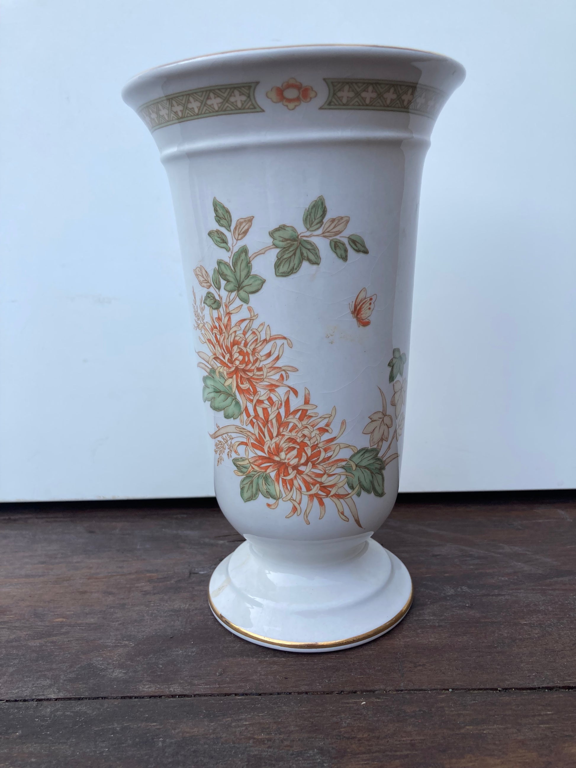 Vintage St Michael’s Chrysanthemum Vase 2185/5741 - Bloom & Heirloom Vintage Decor