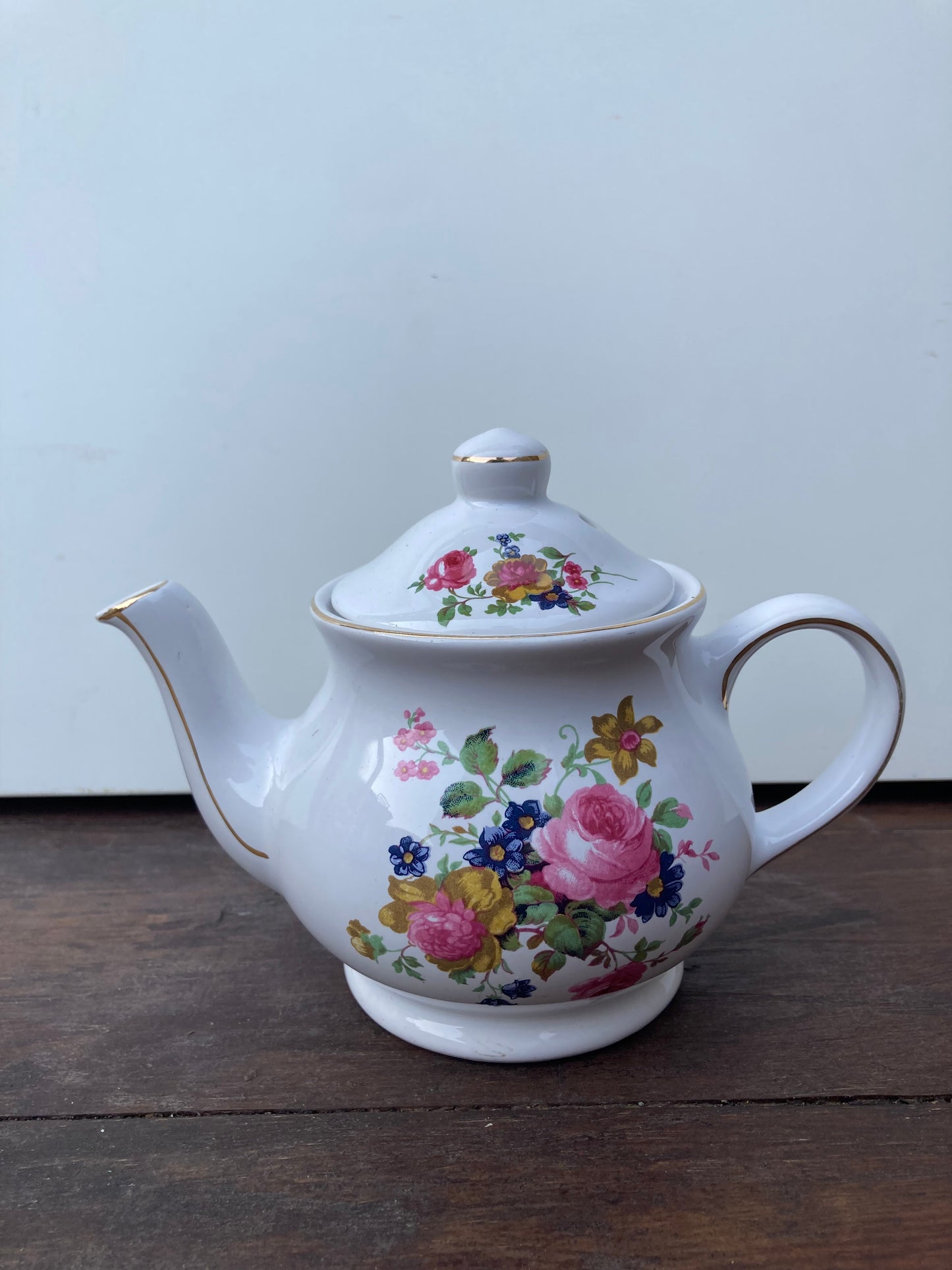 Vintage Sadler Windsor Teapot  Pink Roses  Gold Trim  England 1940's