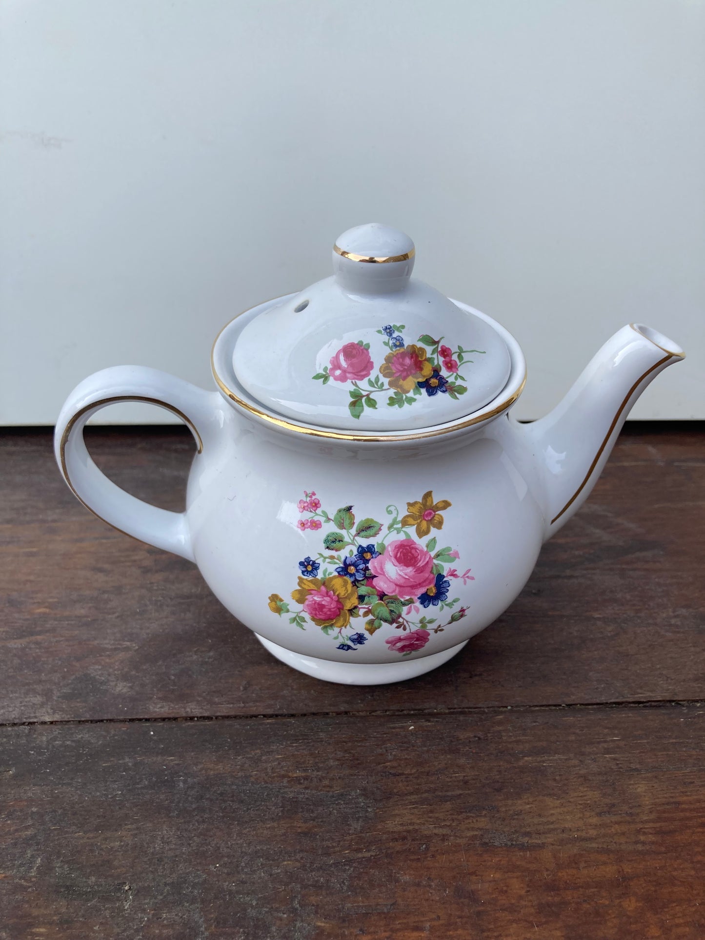 Vintage Sadler Windsor Teapot  Pink Roses  Gold Trim  England 1940's