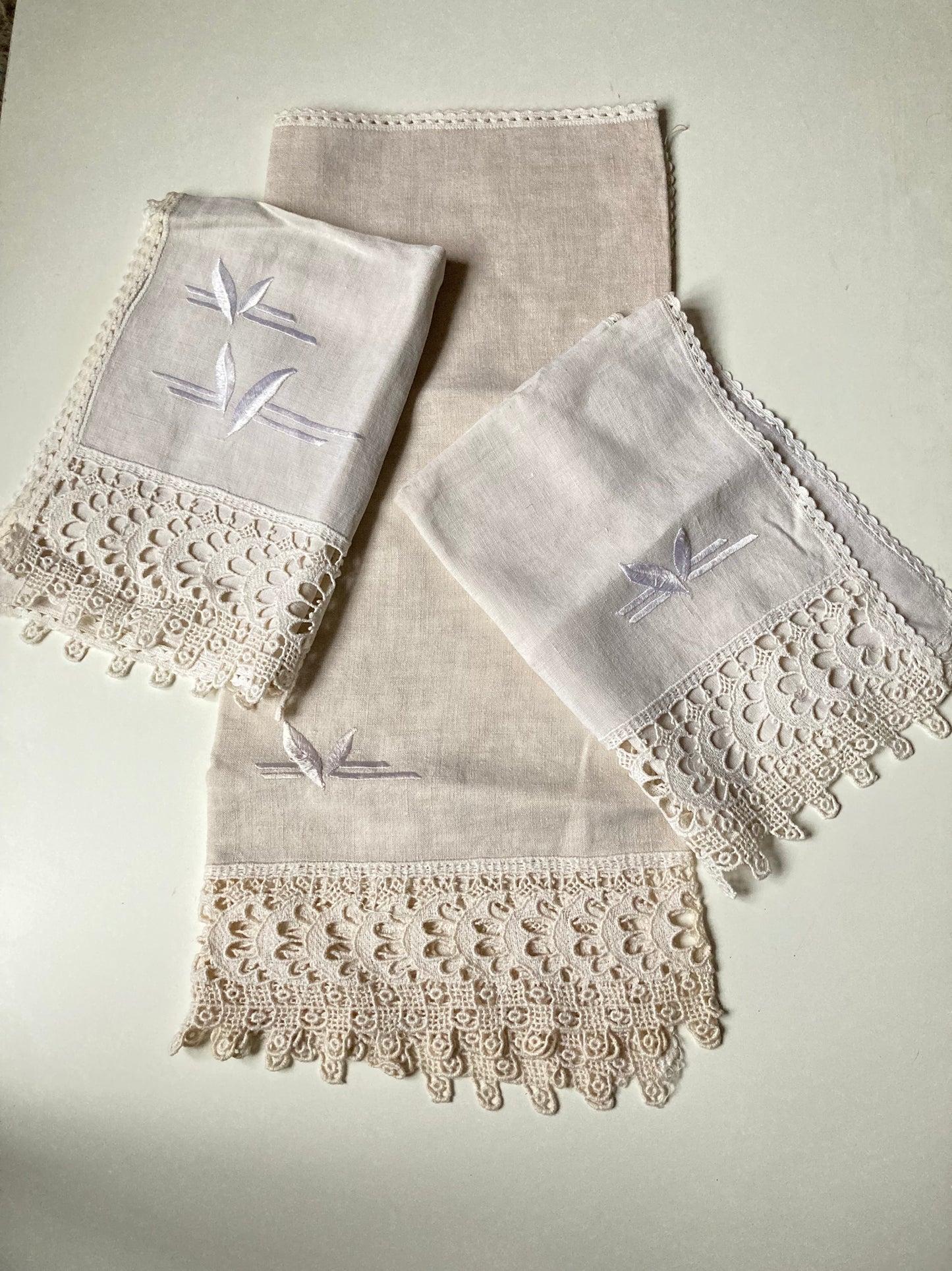 Vintage Linen Sofa and Chair x 2 Back Cover Lace Edged Leaf Detail