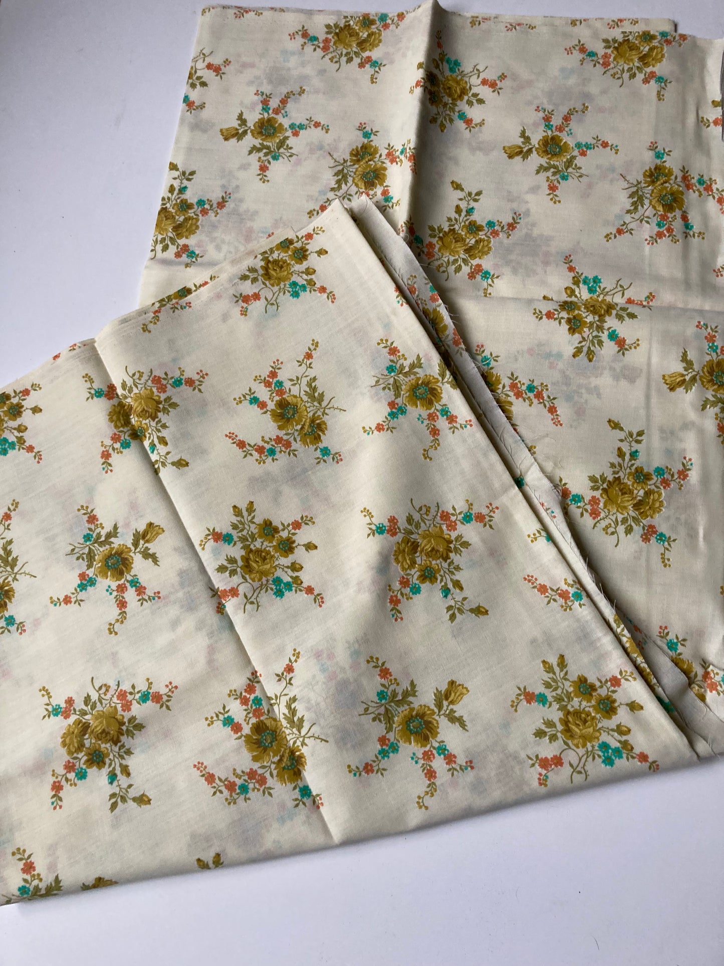 Vintage Floral Cotton Fabric Remnant