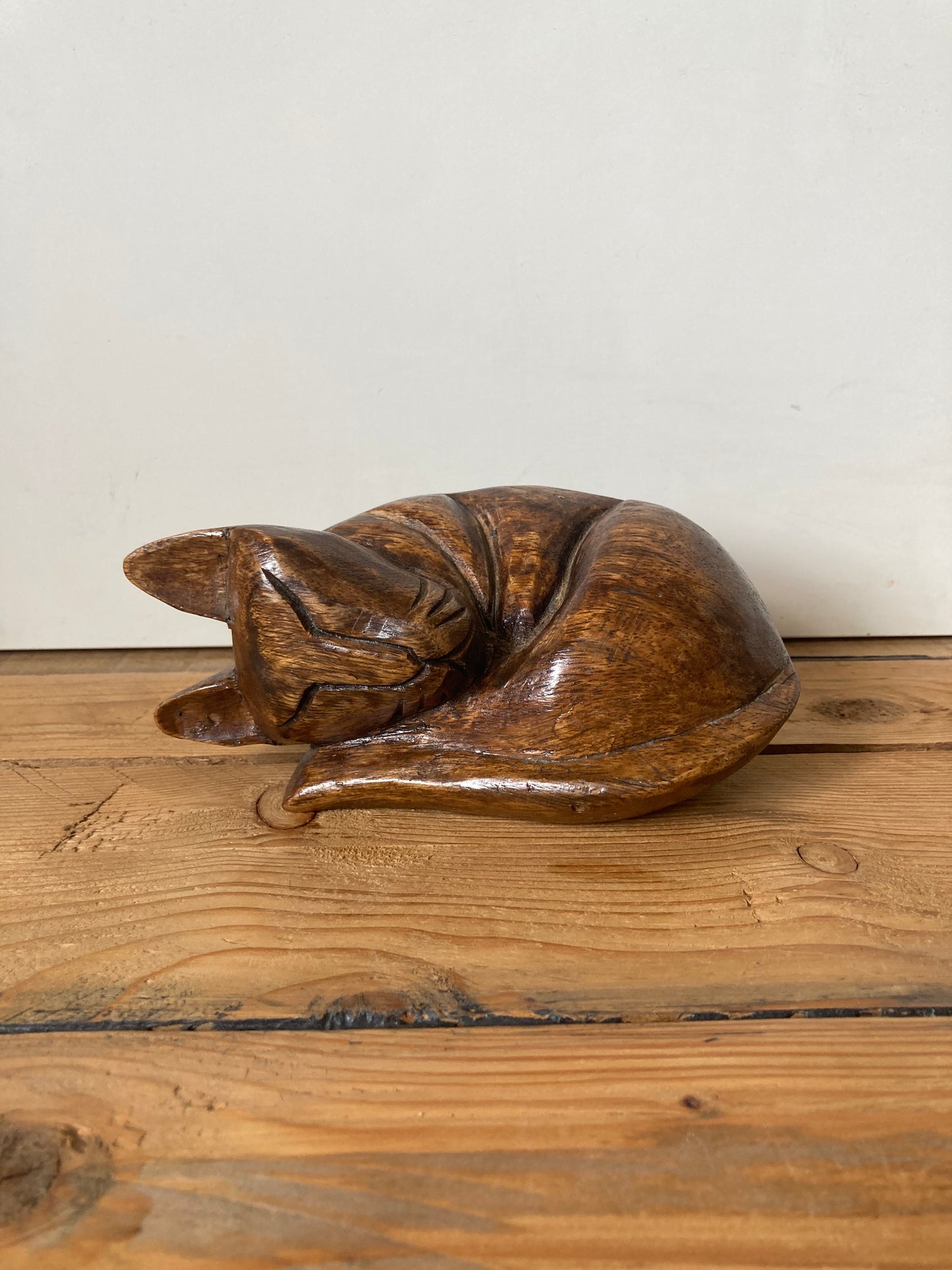 Carved Wooden Sleeping Cat Figurine Brown Cat Ornament Sculpture