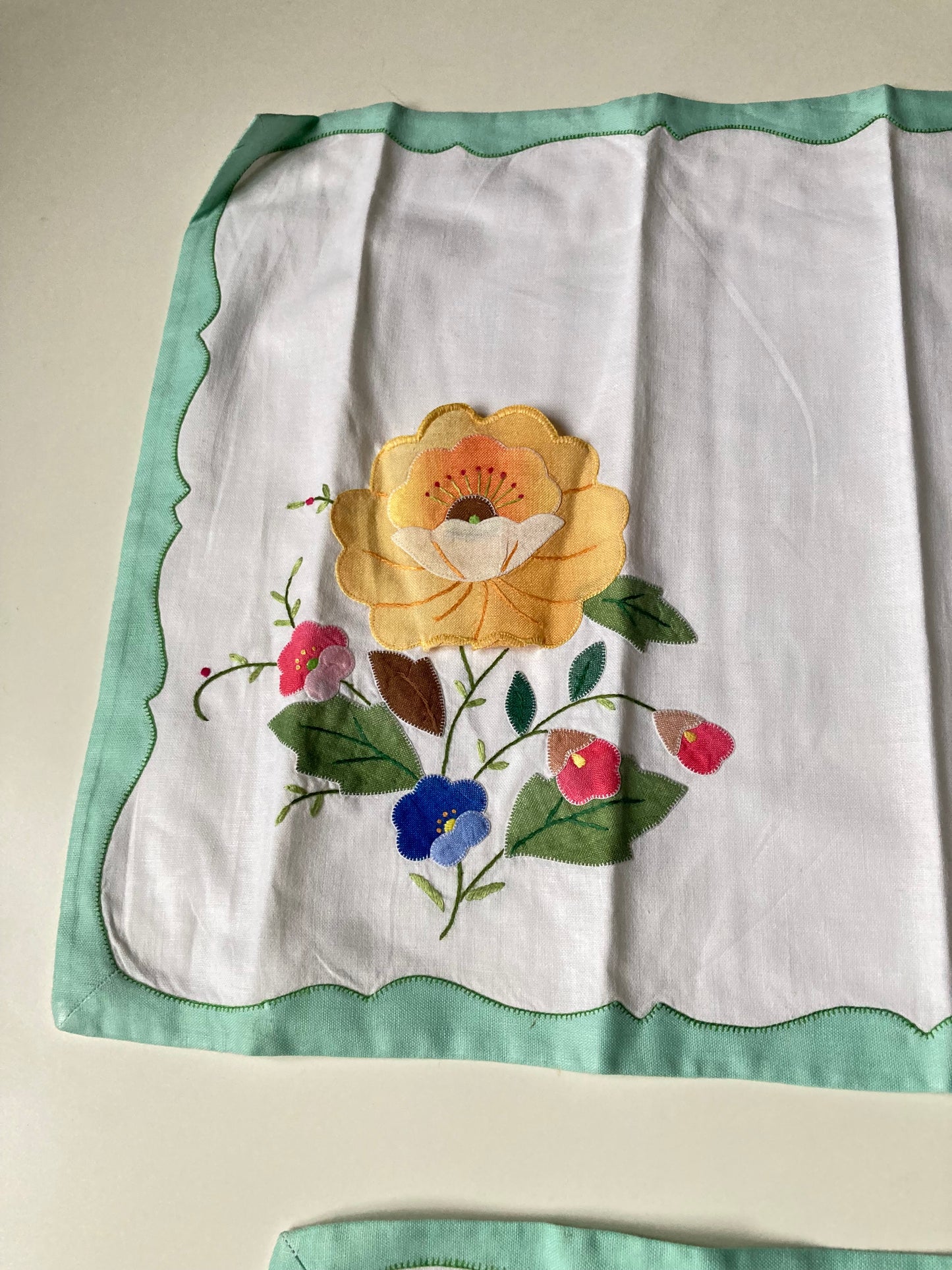 Vintage Floral Appliqué Placemat & Napkin Set - 1980s Cotton Table Linens
