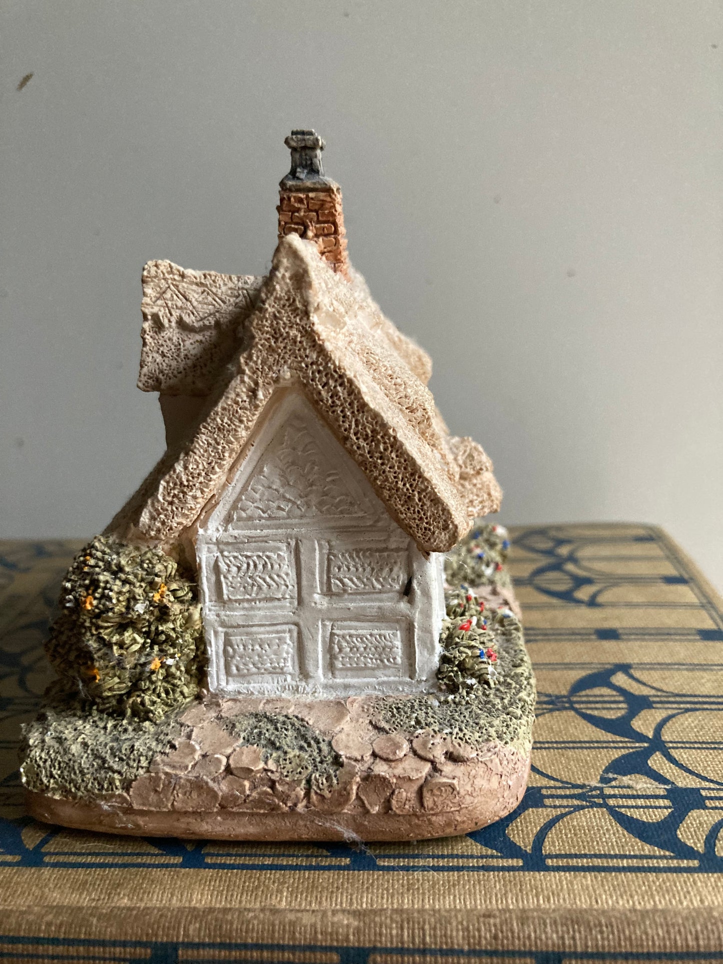 Lilliput Lane Clare’s Cottage